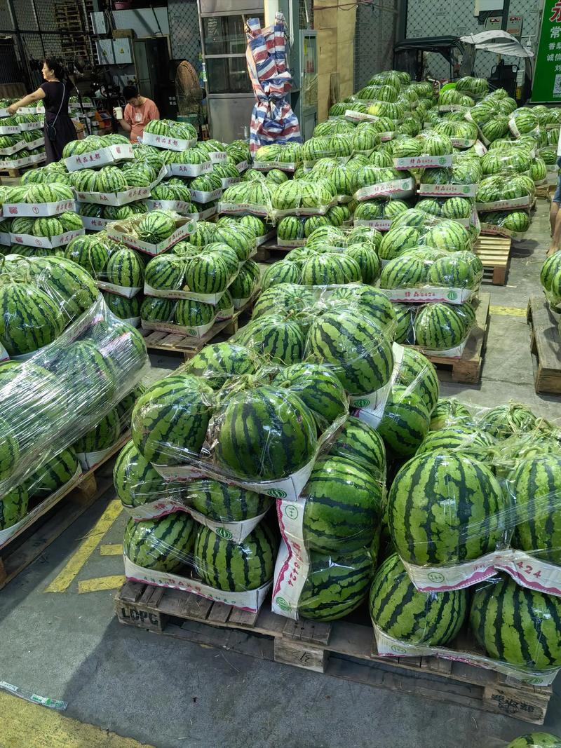 新鲜柠檬水果：酸甜共舞的健康选择